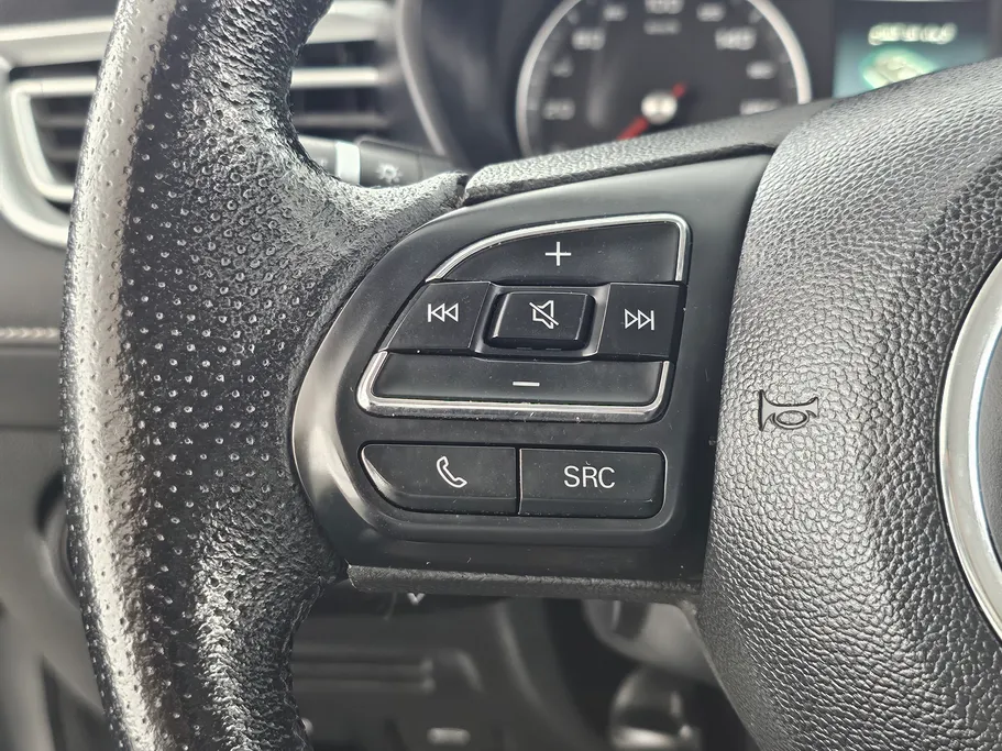 ام جي 5 LUX 2023 