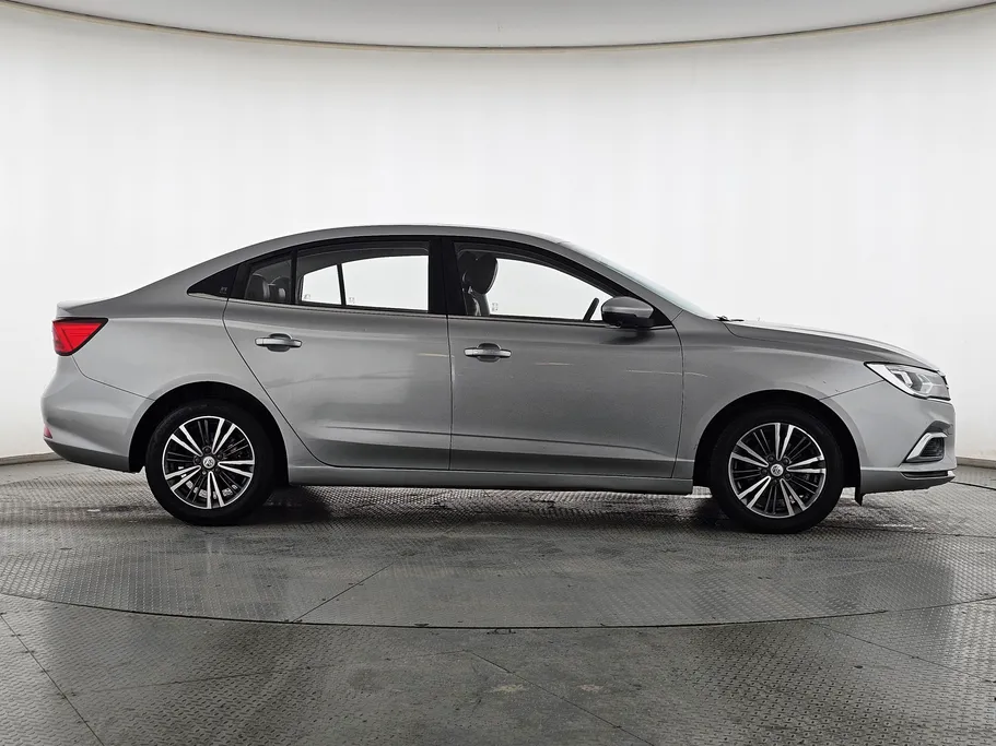 ام جي 5 LUX 2023 