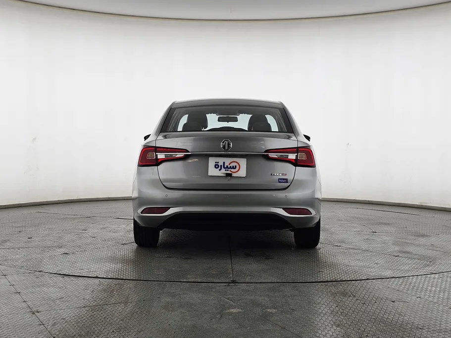 ام جي 5 LUX 2023 