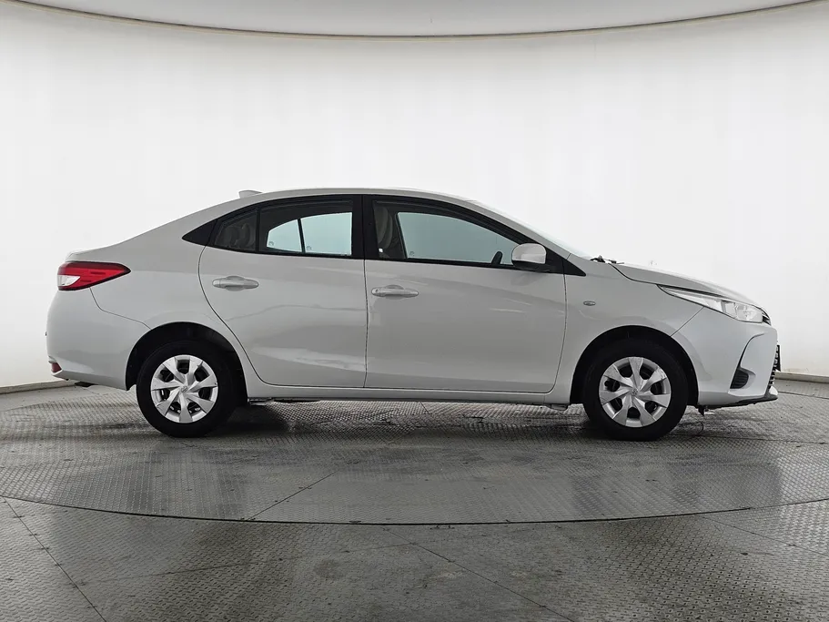 2021 Toyota Yaris  Y 