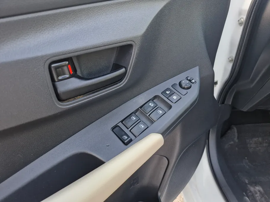 2023 Toyota Yaris  Y 