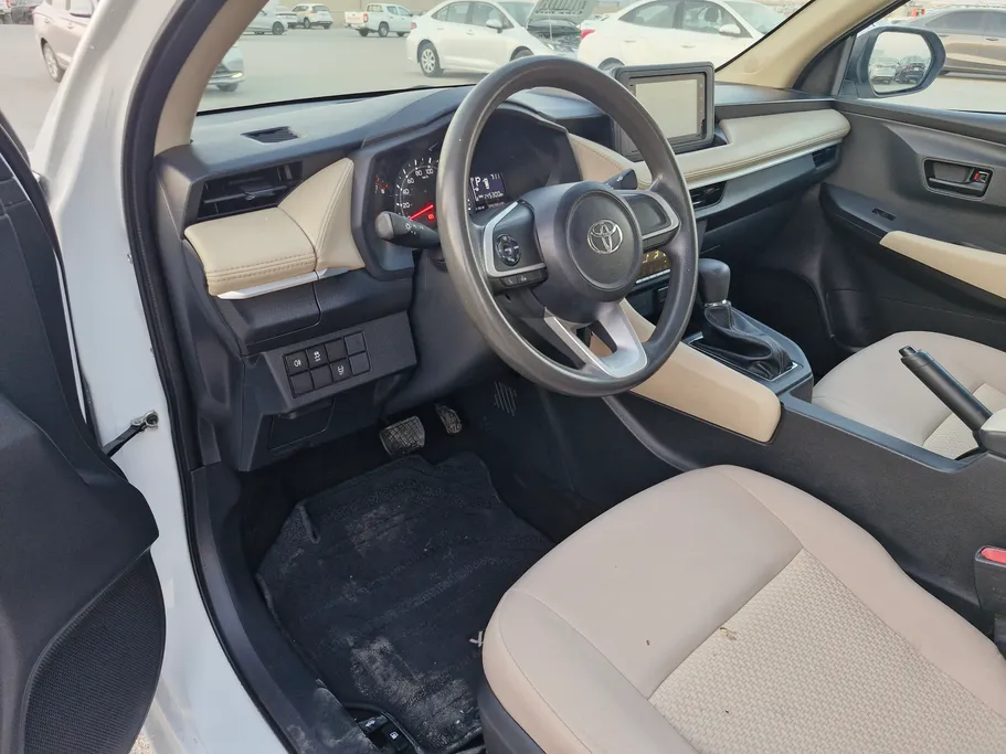 2023 Toyota Yaris  Y 