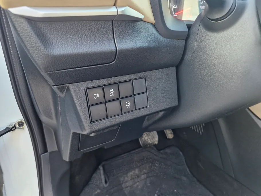 2023 Toyota Yaris  Y 