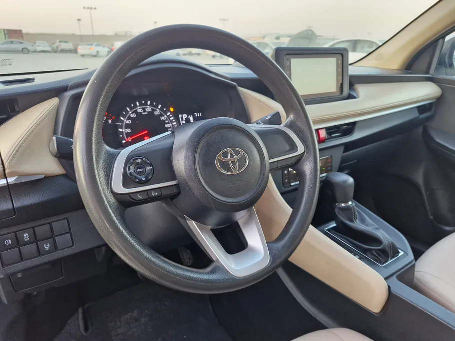 2023 Toyota Yaris  Y 