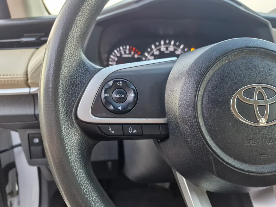 2023 Toyota Yaris  Y 