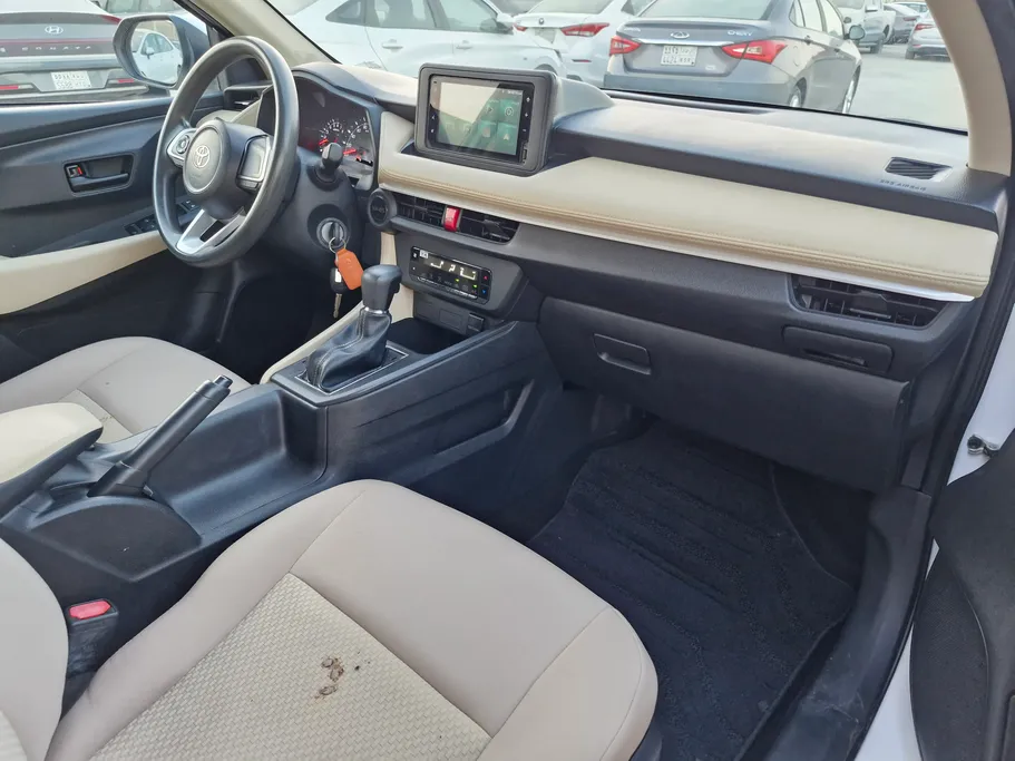 2023 Toyota Yaris  Y 