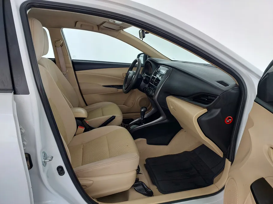 2021 Toyota Yaris  STD 