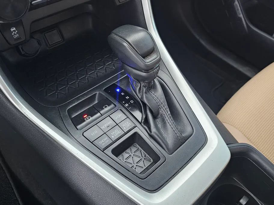 تويوتا راف فور LE 2022 