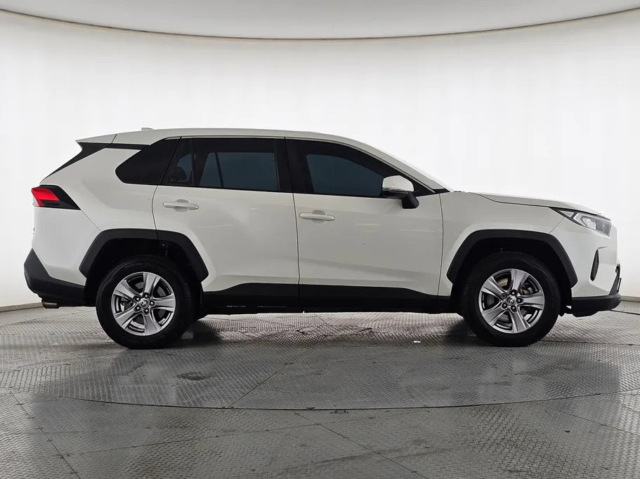 تويوتا راف فور LE 2022 