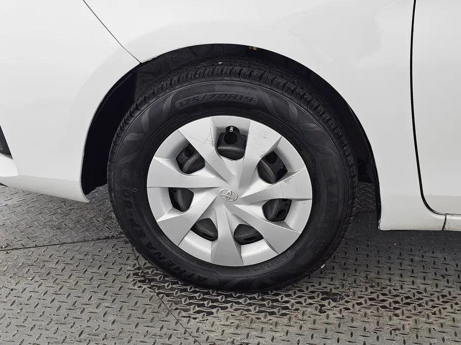 2021 Toyota Yaris  Y 