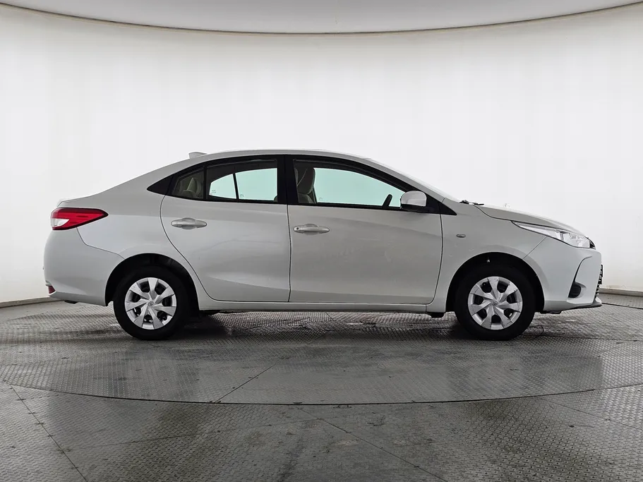 2021 Toyota Yaris  Y 