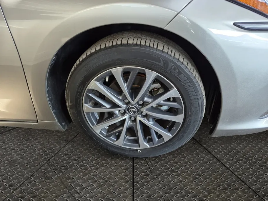 2024 Lexus ES 250 BB 