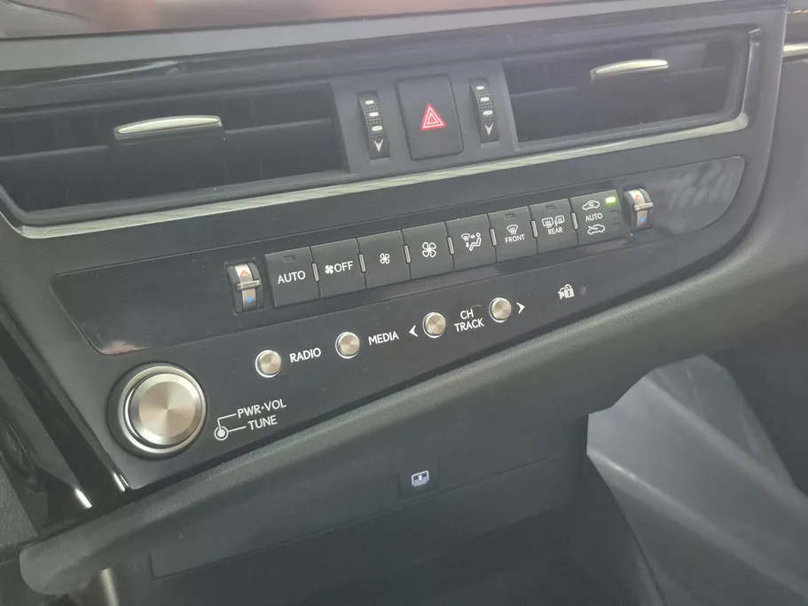 2024 Lexus ES 250 BB 