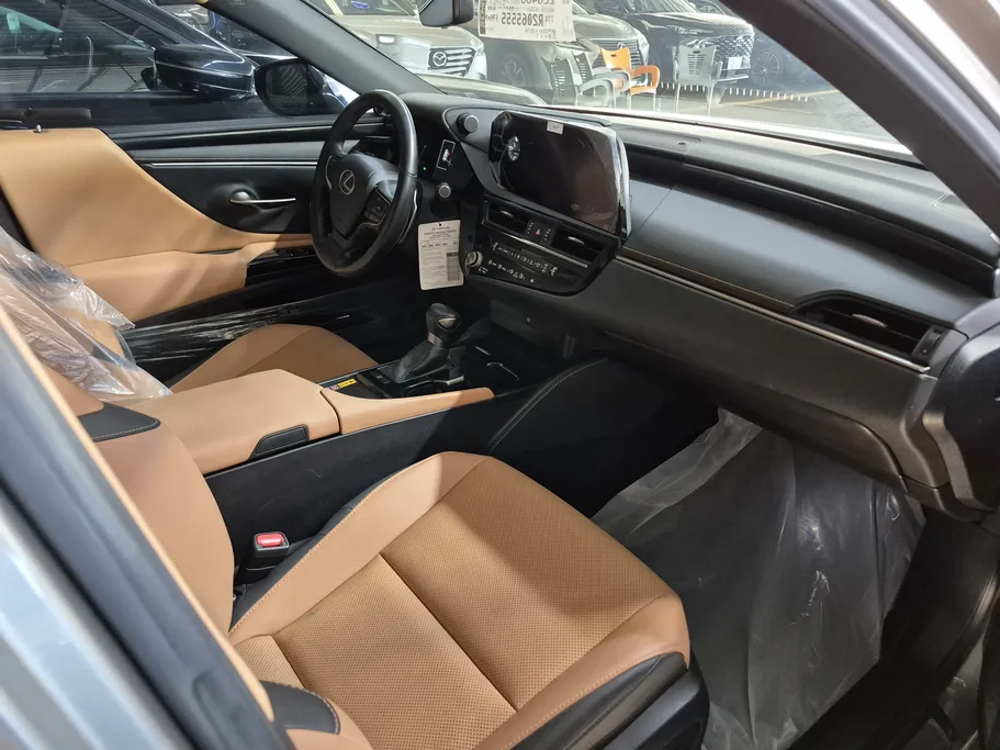 2024 Lexus ES 250 BB 