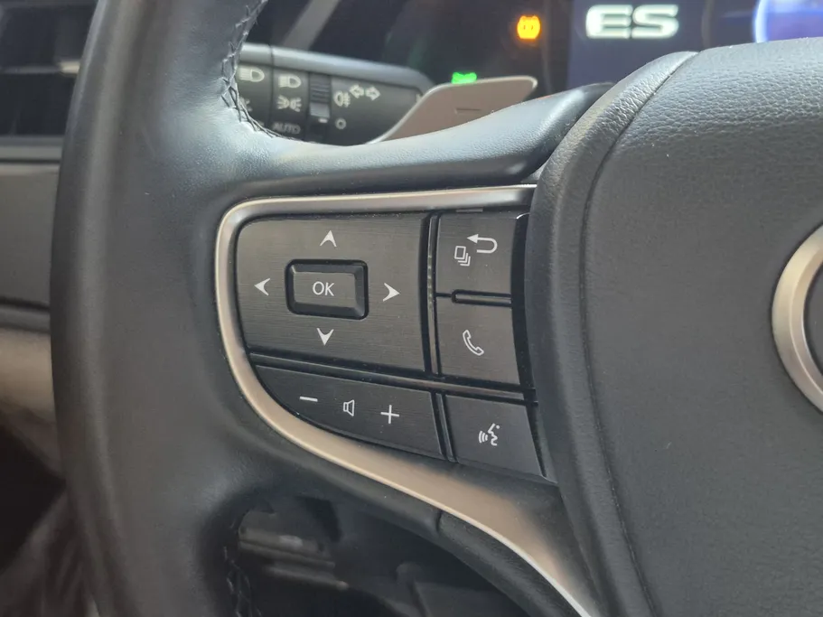 2024 Lexus ES 250 BB 