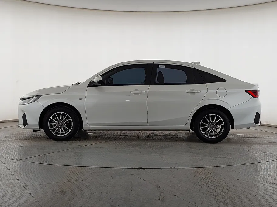 2024 Toyota Yaris  Y 