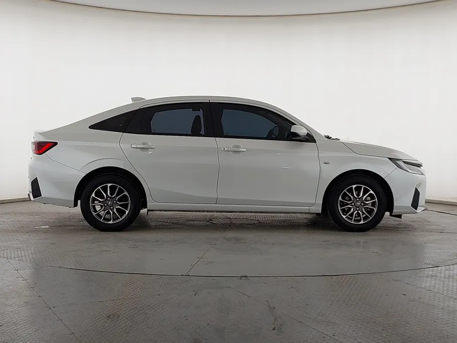 2024 Toyota Yaris  Y 