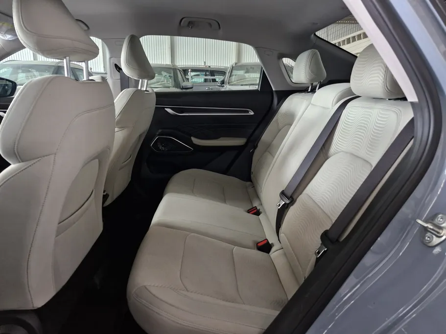 جيلي امجراند GS 2025 