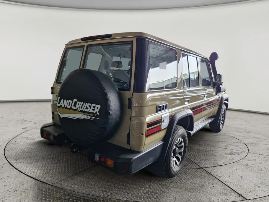2025 Toyota LAND CRUISER 70 LX 