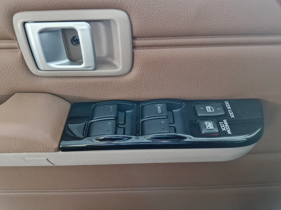 2025 Toyota LAND CRUISER 70 LX 