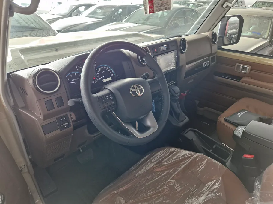 2025 Toyota LAND CRUISER 70 LX 