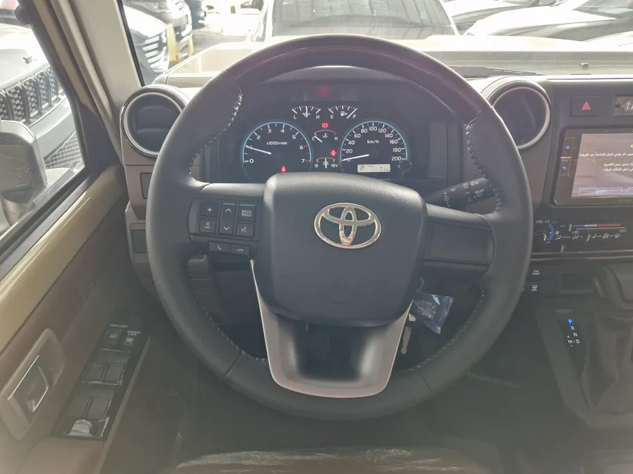 2025 Toyota LAND CRUISER 70 LX 