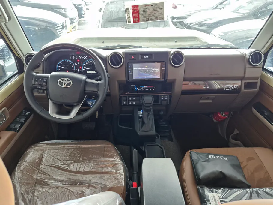 2025 Toyota LAND CRUISER 70 LX 