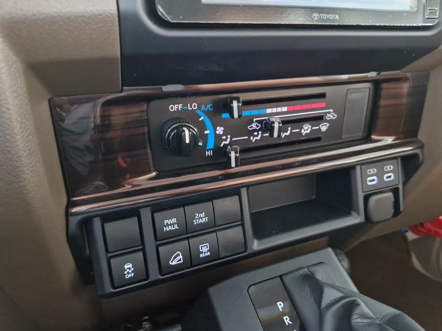 2025 Toyota LAND CRUISER 70 LX 