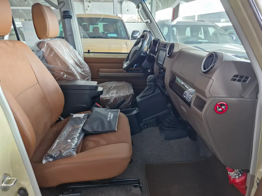 2025 Toyota LAND CRUISER 70 LX 