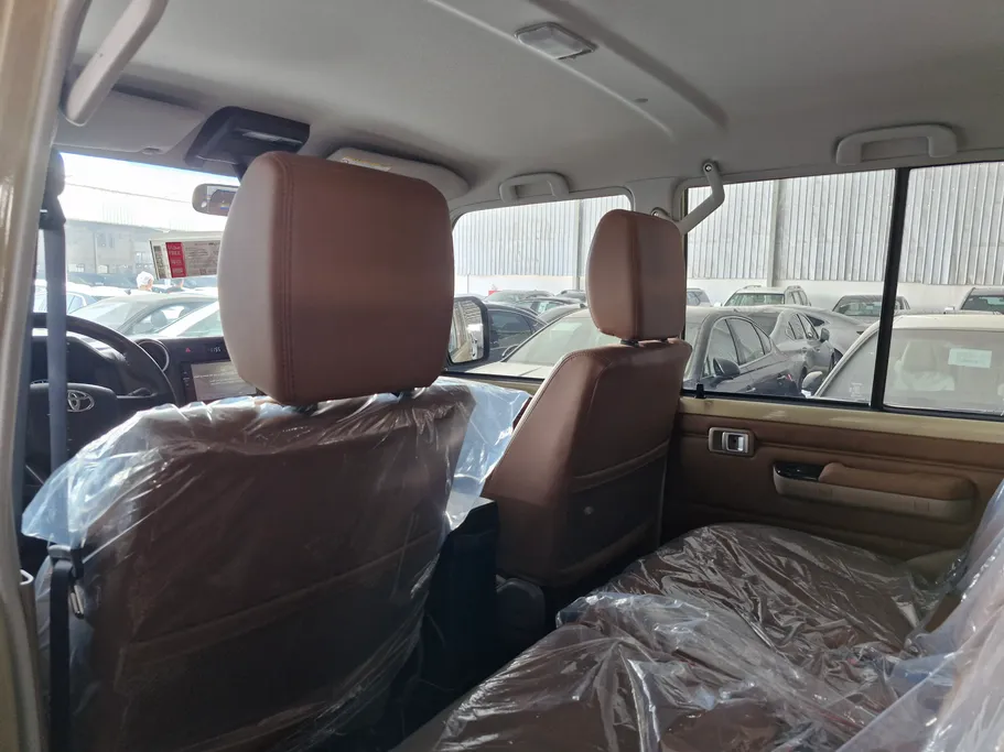 2025 Toyota LAND CRUISER 70 LX 