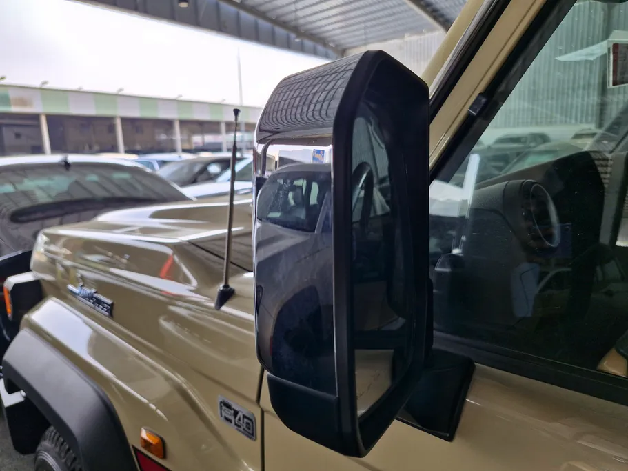 2025 Toyota LAND CRUISER 70 LX 