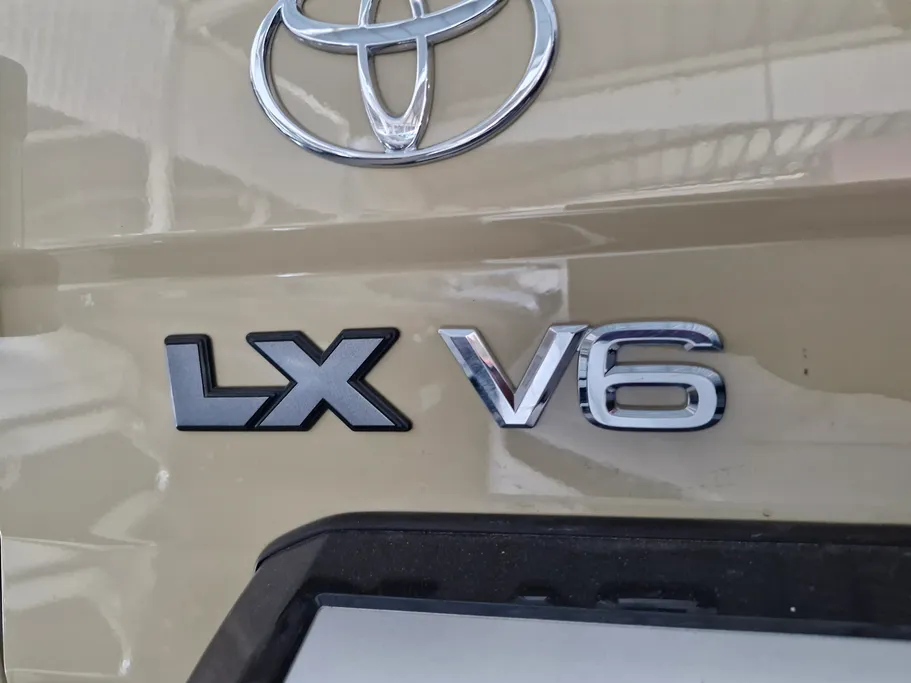 2025 Toyota LAND CRUISER 70 LX 