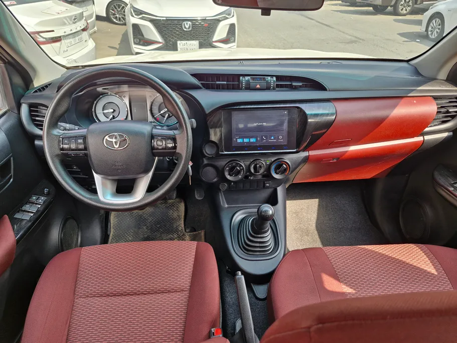 2025 Toyota Hilux GLX 