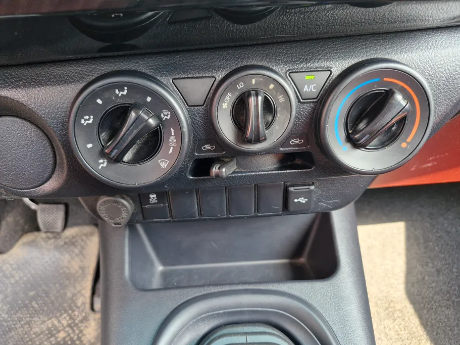 2025 Toyota Hilux GLX 