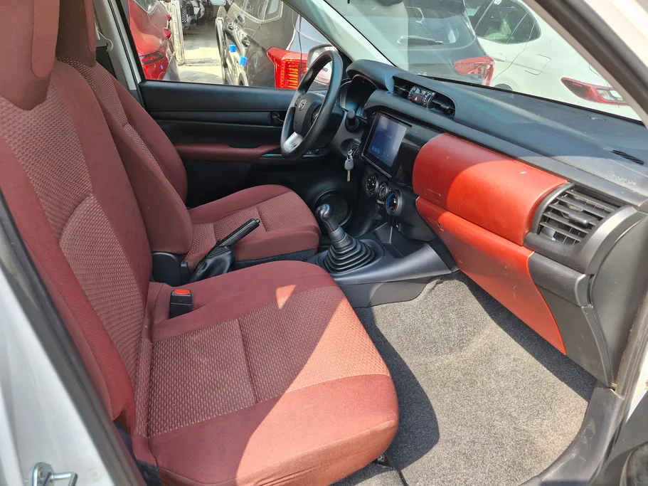 2025 Toyota Hilux GLX 