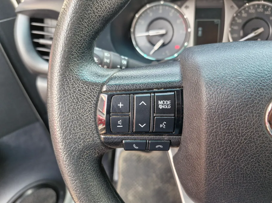 2025 Toyota Hilux GLX 