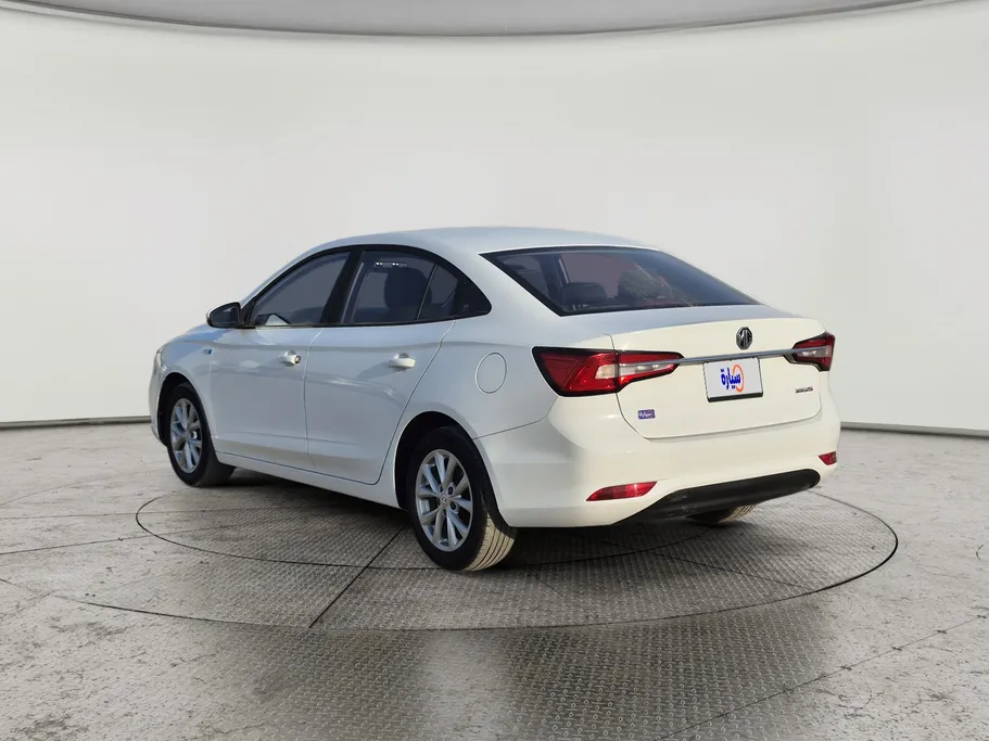 ام جي 5 STD 2023 