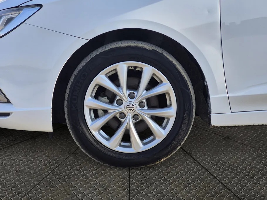 ام جي 5 STD 2023 