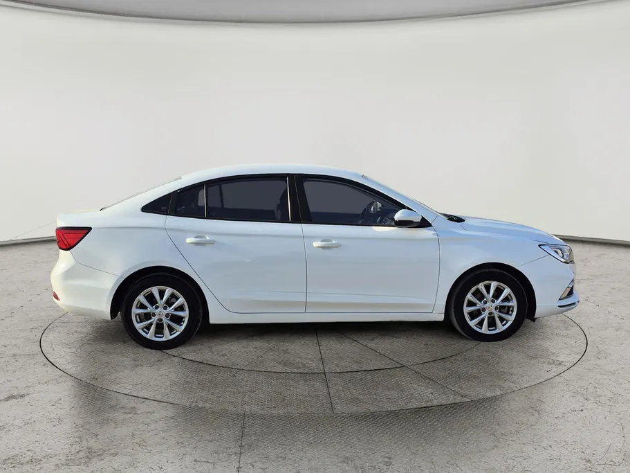 ام جي 5 STD 2023 