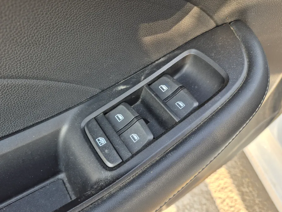 ام جي 5 STD 2023 