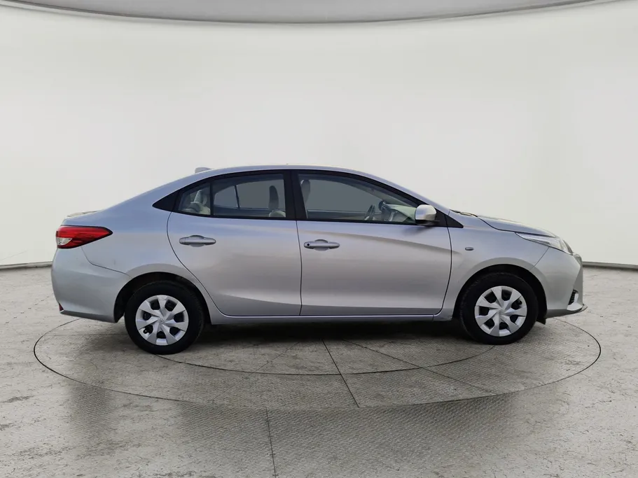 2022 Toyota Yaris  Y 