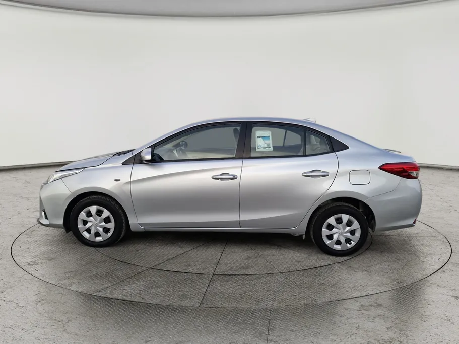 2022 Toyota Yaris  Y 