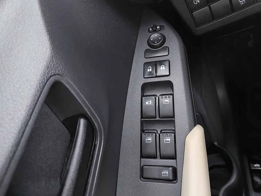 تويوتا يارس Y 2023 