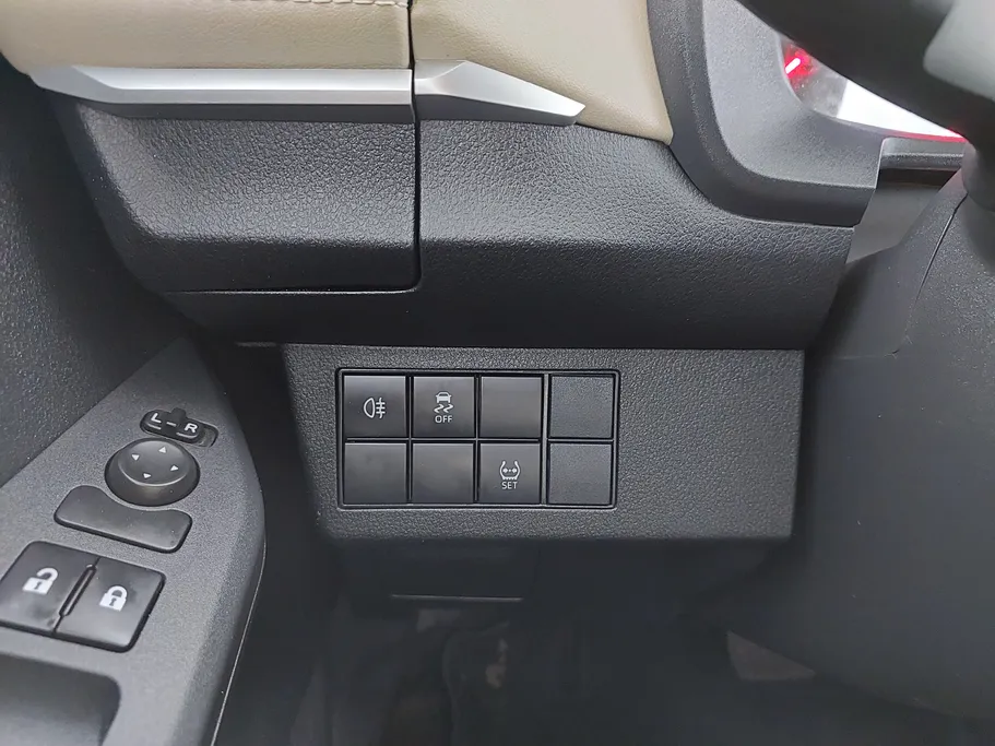 تويوتا يارس Y 2023 