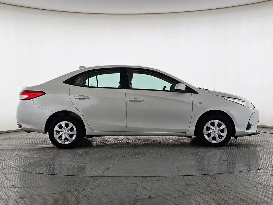 2021 Toyota Yaris  Y 