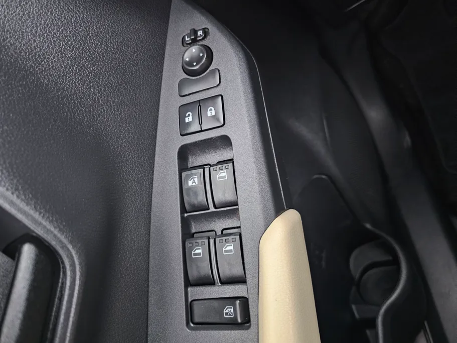 تويوتا يارس Y 2023 