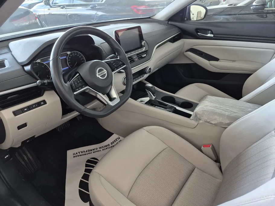 2022 Nissan Altima SV 