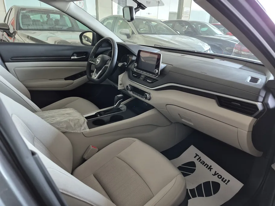 2022 Nissan Altima SV 