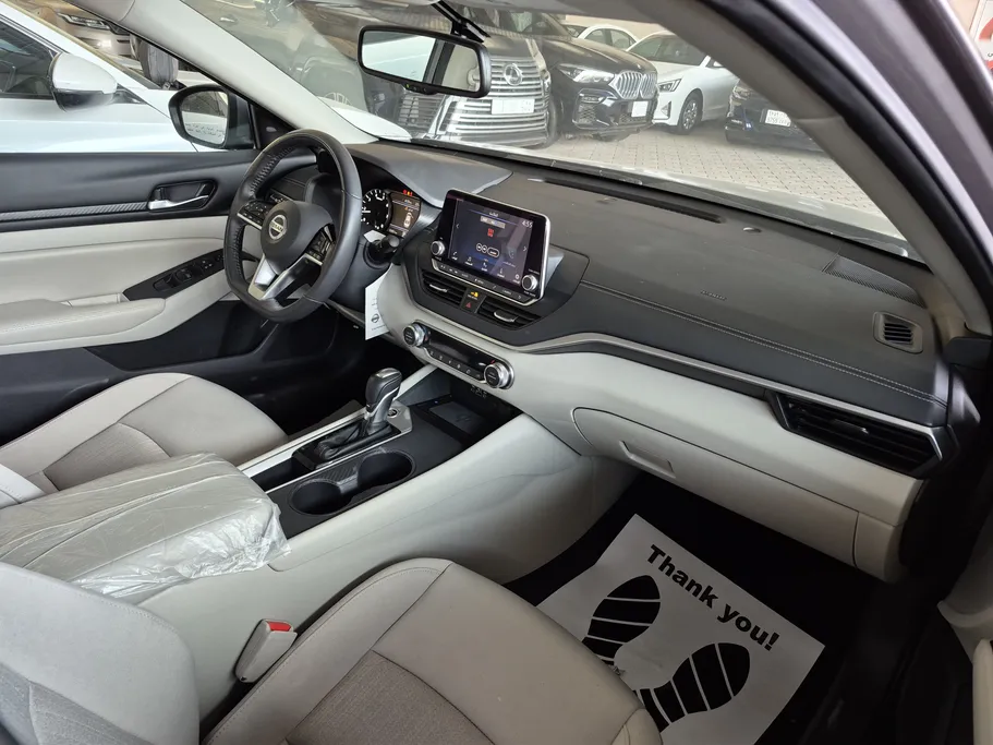 2022 Nissan Altima SV 