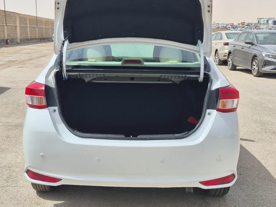 2022 Toyota Yaris  Y 